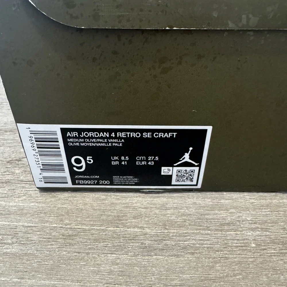 Air Jordan 4 Retro Olive and Black Sneakers | Never Worn | FB9927 200